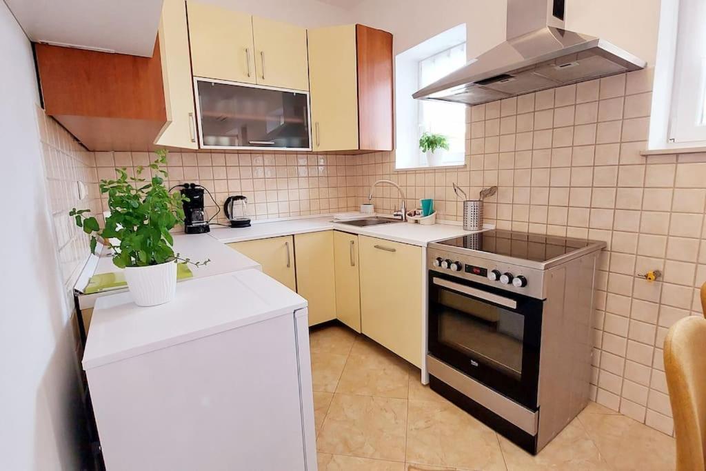 Happy Days Apartment