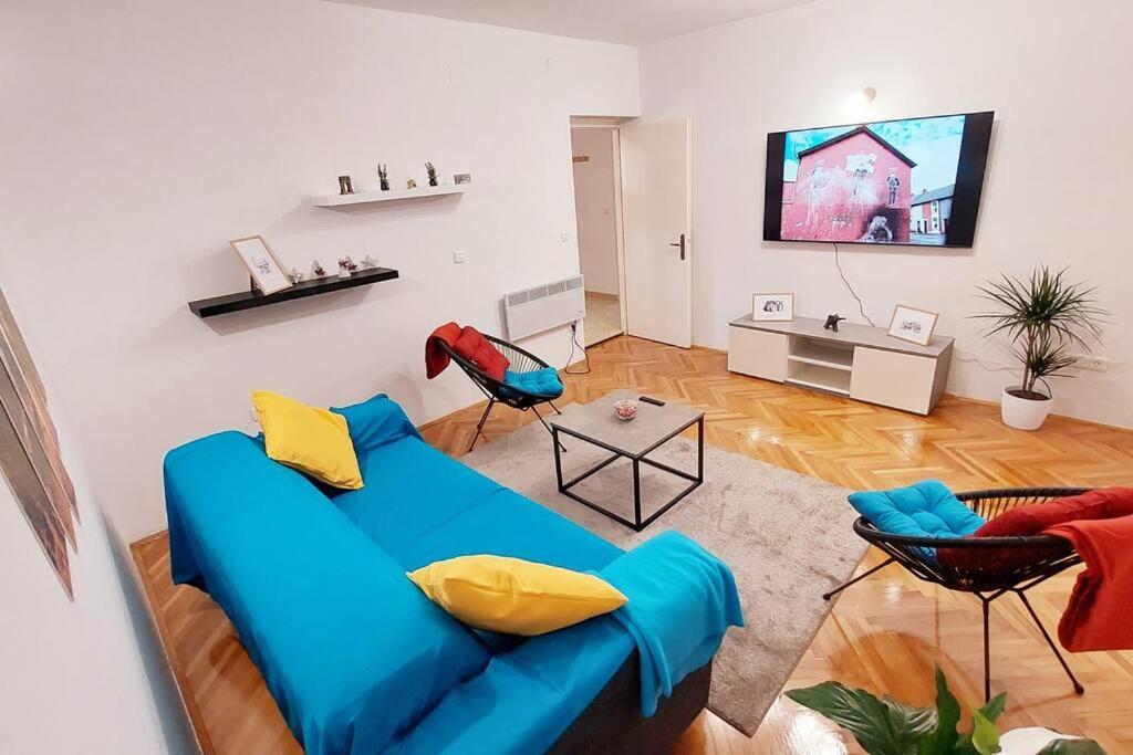 Happy Days Apartment *