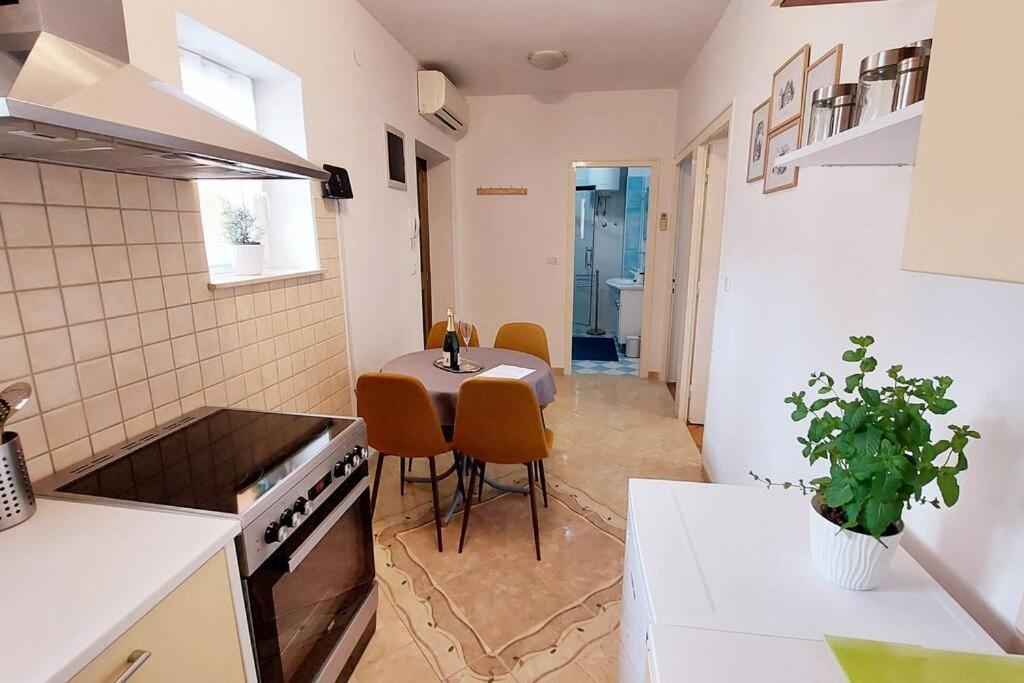 Happy Days Apartment *